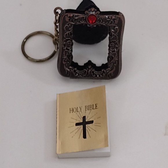 Mini Bible Keychain - Picture 4 of 8